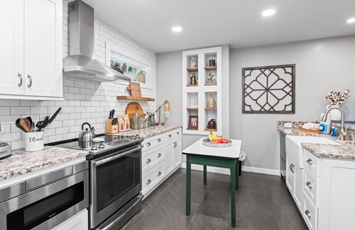 Lake Junaluska Cabin | Sleeps 8! Secluded Sanctuary w/updated kitchen, Bunk Beds and Pet-Friendly!