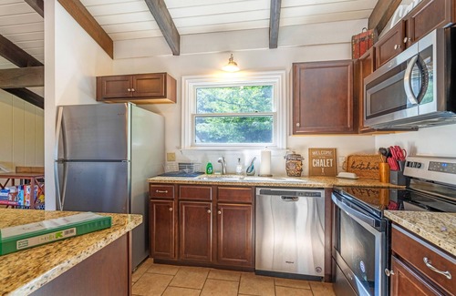 Lake Harmony House | sleeps up to 8 people. 5 mins from ski resort, sauna&fireplace!