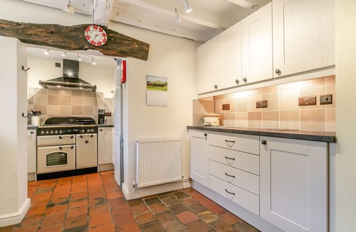Jackfield Cottage | SLEEPY HOLLOW, family friendly, with open fire in Jackfield