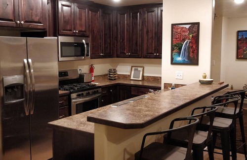 Moab South Valley House | Slickrock Sands - Sleeps 8! Pet/bike friendly.