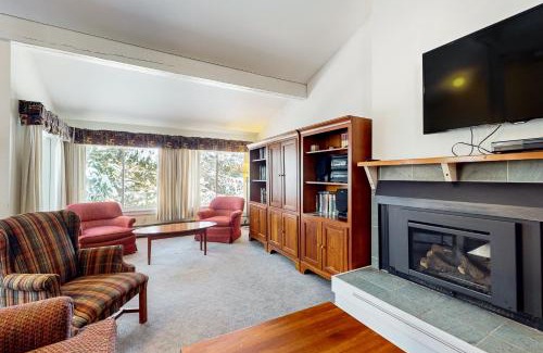 Stowe Area Apartment | Slopeside Getaway
