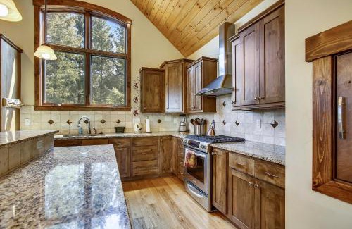 Old Town House | Slopeside Luxury Villa 126 Next To Resort I Steam Shower I Amazing Views I Best Price I FREE Adventures Daily