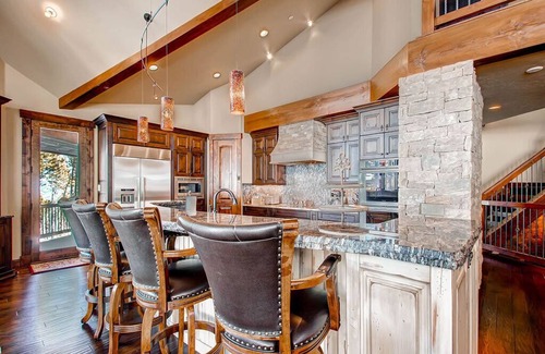 Timber Trail House | Slopeside Manor-Magnificent Custom Home Right by the Slopes-Great Amenities!