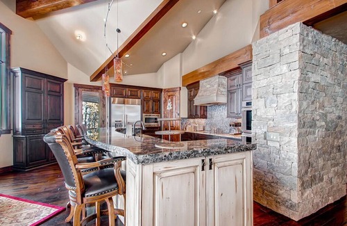 Timber Trail House | Slopeside Manor-Magnificent Custom Home Right by the Slopes-Great Amenities!