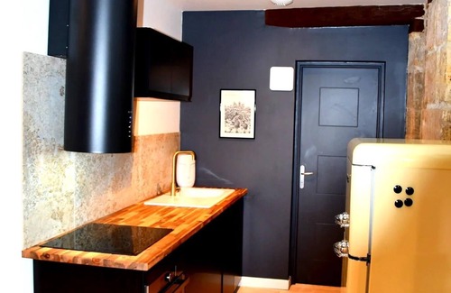 Laon Apartment | Slow Tourism in the historic center of Laon: Terrace, Garden and Bbq