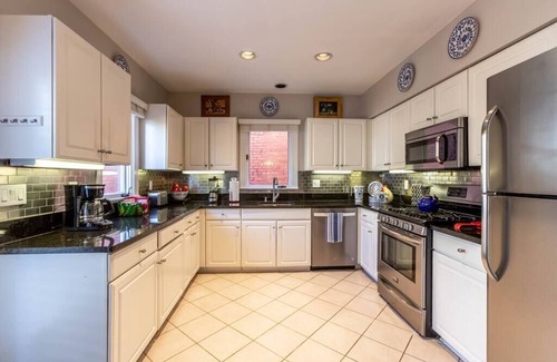 Old Town West House | SLP 12, Large Townhouse, FREE Parking, Metro: Braddock, 5 Blk King ST, Game RM