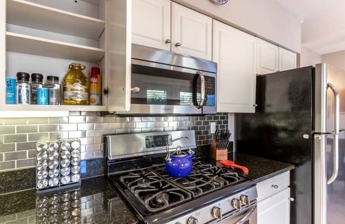 Old Town West House | SLP 12, Large Townhouse, FREE Parking, Metro: Braddock, 5 Blk King ST, Game RM