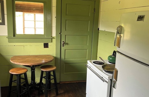 Halfway Cottage | Small 1880's home, in the country. Beautiful surroundings, horse friendly.