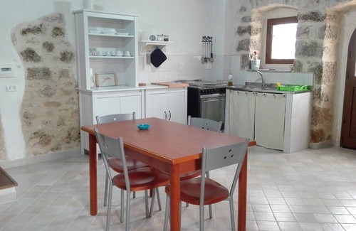 Alvito House | Small Alvitano shelter