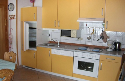 Kleinarl Cabin | Small apartment 2-4 pers, wooden log cabin, cozy, quiet, sunny, close to the center