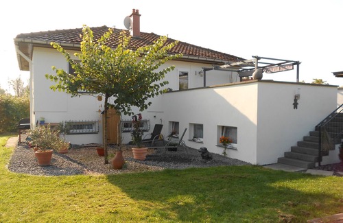 Keskastel Apartment | Small apartment with a separate entrance,