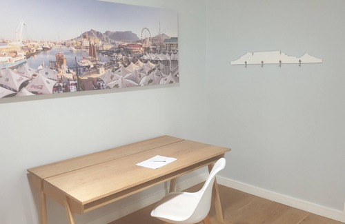 Plumstead Ski Chalet | Small cottage with sep. bedroom, specious bathroom, lounge and open-plan kitchen