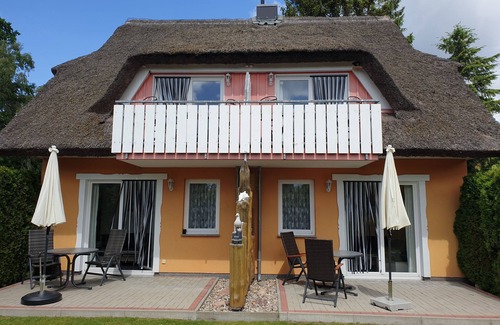 Wieck auf dem Darss Apartment | Small cozy vacation apartment with well-kept green property - Buhne I (ground floor)