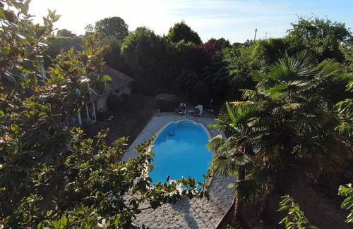 Clussais-la-Pommeraie House | Small farm, capacity of 14 people, private swimming pool, near Futuroscope.