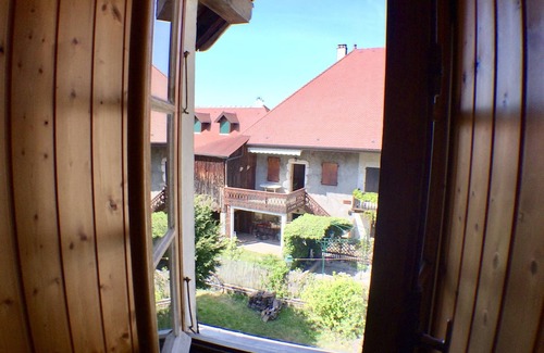 Duingt House | Small house and its garden in the center of the village of Duingt 200 meters from the lake