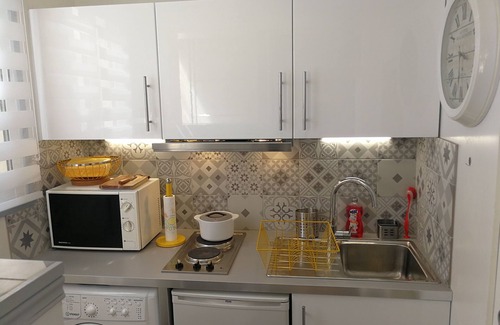 9th Arrondissement House | small house in the calanques national park