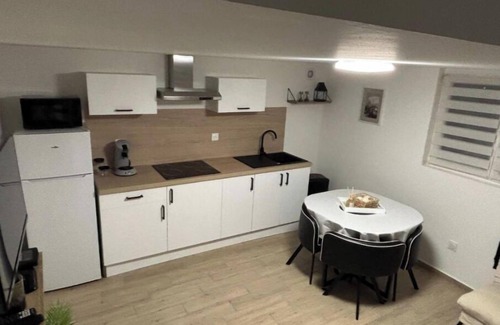 Pont-de-Larn House | Small, quiet house