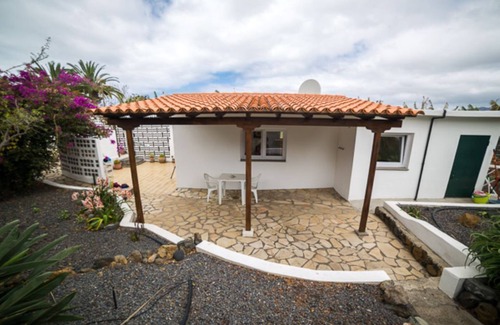 Tajuya Apartment | Small studio in a beautiful tropical garden