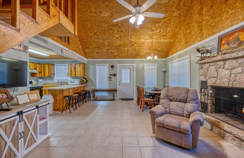 Sabinal House | Smaller home in the Cypress Bend subdivision one block from the river.