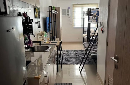 Dasmarinas Condo | SMG Cozy Studio @ Green 2 - Wi-Fi, Netflix & Pool!