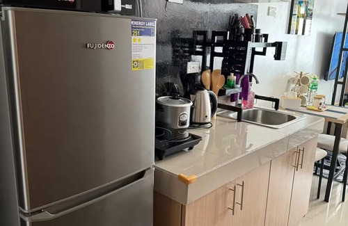 Dasmarinas Condo | SMG Cozy Studio @ Green 2 - Wi-Fi, Netflix & Pool!