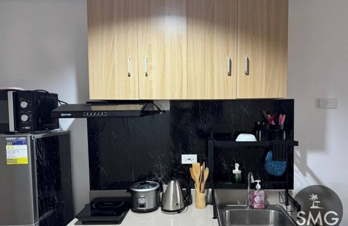 Dasmarinas Condo | SMG Cozy Studio @ Green 2 - Wi-Fi, Netflix & Pool!