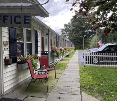 Hancock Hotel | Smith's Colonial Motel