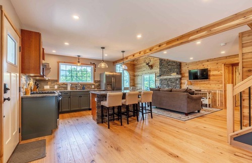 Lairdsville House | Smokin Beaver - Robin Vacation Rentals