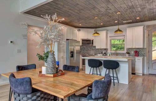 Gatlinburg - Pigeon Forge House | Smoky Mountain Bliss*Dogs Welcome*HotTub*EVCharger