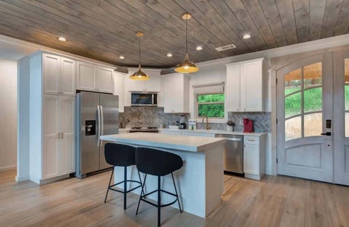 Gatlinburg - Pigeon Forge House | Smoky Mountain Bliss*Dogs Welcome*HotTub*EVCharger