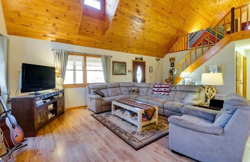 Murphy House | Smoky Mountain Cabin with Fire Pit Hike and Fish!