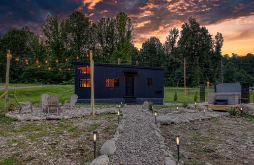 Cosby Ski Chalet | Smoky Nook Soak and Smores Getaway