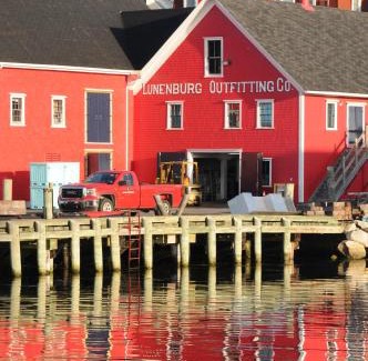 Lunenburg Waterfront Hotel | Smugglers Cove Inn