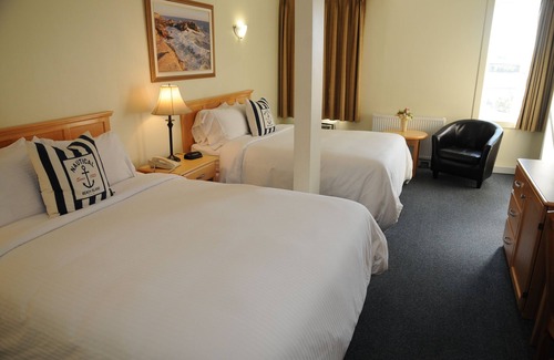 Lunenburg Waterfront Hotel | Smugglers Cove Inn