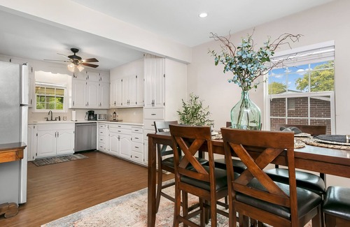 Fredericksburg House | Snappy's Haus Adorable 2/1 | Full Kitchen | In Town | Children and Pets Welcome!