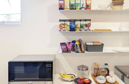 Downtown Anchorage Hotel | Snob Hollow Inn