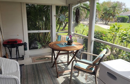 East Naples Villa | Snow birds, & Golfer Delight, 2BR,2BA single story Glades Golf and Country Club