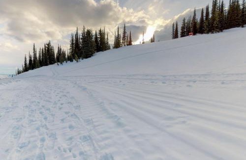 Big White Ski Resort Apartment | Snow Ghost Inn 326