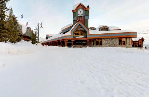 Big White Ski Resort Apartment | Snow Ghost Inn 326