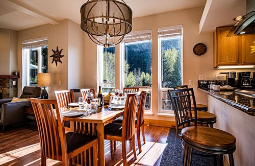 Ketchum Condo | Snow Star Skylight - 3BD 3BA - Hot Tub, Gym, Walk to Ski!