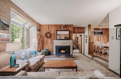 Glacier Condo | Snowater Condo #84 - Sauna - Soaker Tub - F/P