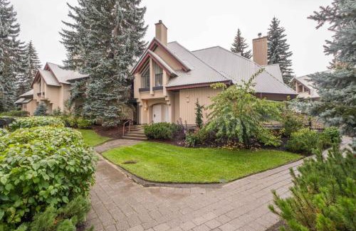 Blackcomb House | Snowberry by Outpost Whistler