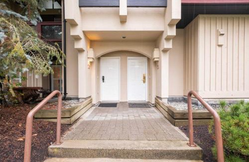 Blackcomb House | Snowberry by Outpost Whistler