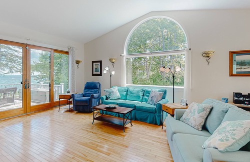 Owls Head House | Snowbird-friendly, waterfront house with amazing views, deck, & washer/dryer