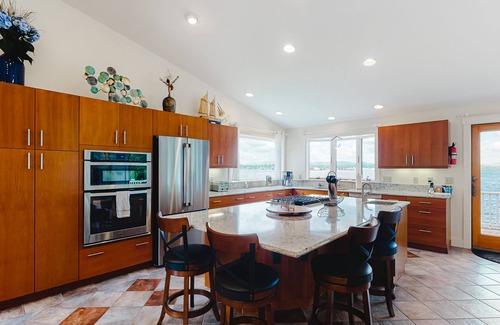 Owls Head House | Snowbird-friendly, waterfront house with amazing views, deck, & washer/dryer