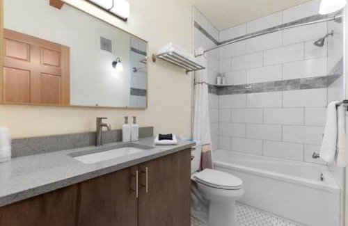Leavenworth House | Snowcreek Suite - Dogwood - Hot tub - Kitchenette