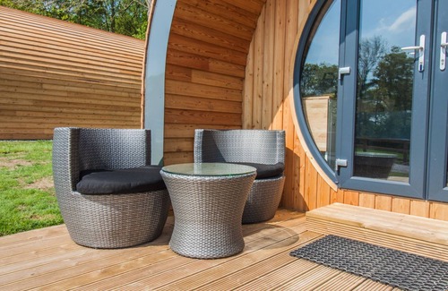 Pickering Cabin | Snowdrop Family Glamping Pod | sleeps 4 - Gold Award winning