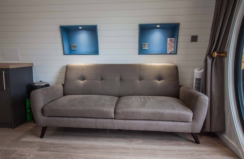 Pickering Cabin | Snowdrop Family Glamping Pod | sleeps 4 - Gold Award winning