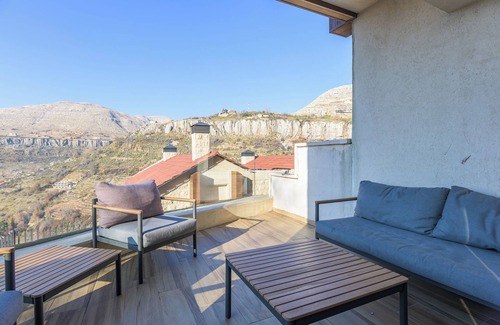 Kfardebian Apartment | Snowfall Escape 24hr Electricity