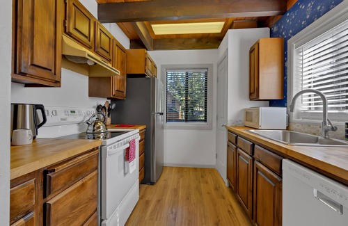 Government Camp House | Snowflake Chalet - Charming Creekside Govy Retreat